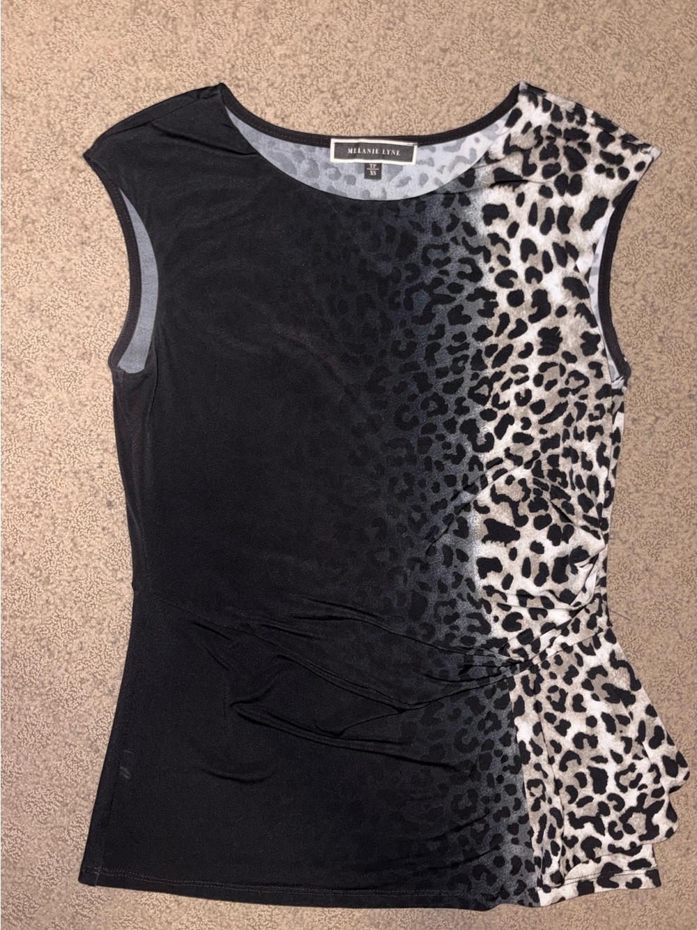 Melanie Lyne Women’s Size XS, Black & White Leopard-Print Sleeveless